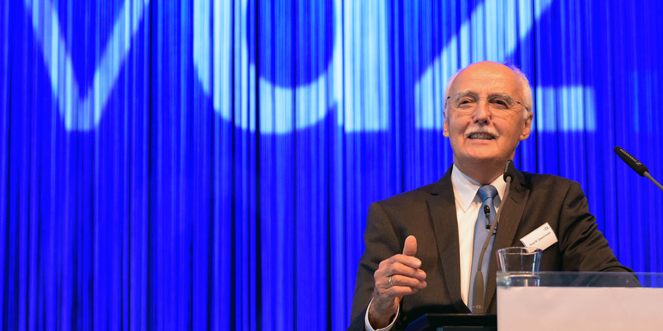 Prof. Horst W. Opaschowski entwickelte in seinem Vortrag "So wollen wir leben!" die Vision einer möglichen Zukunftsgesellschaft.